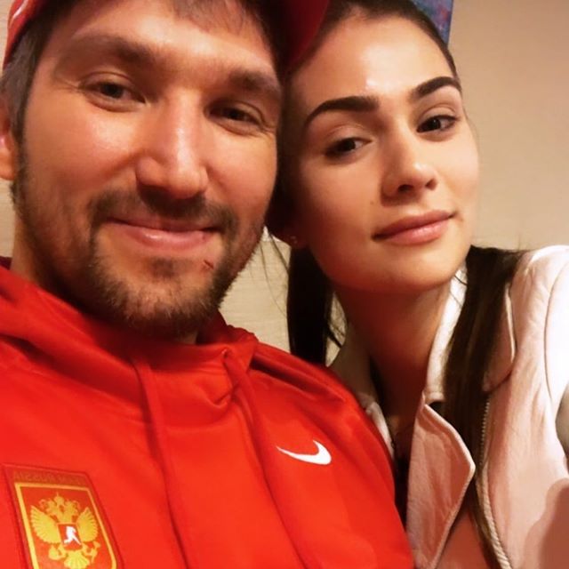 Анастасия Шубская-Овечкина поддерживала мужа во время игры сборной России с США