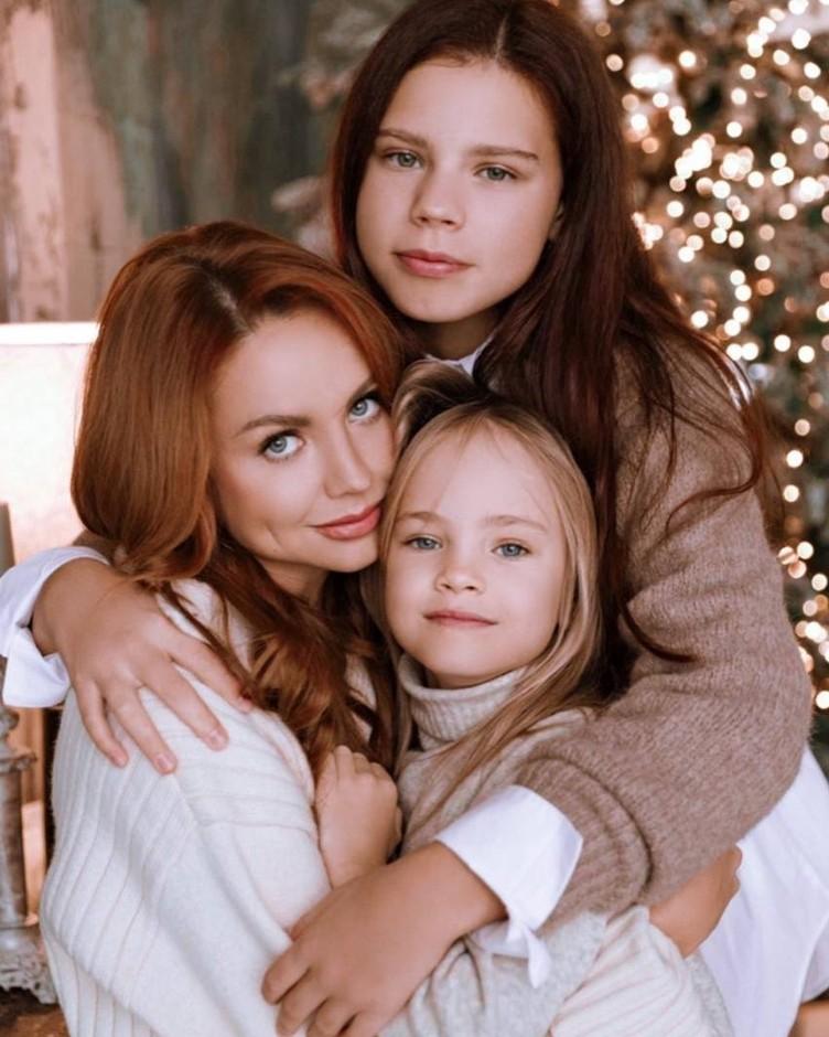 МакSим с дочками