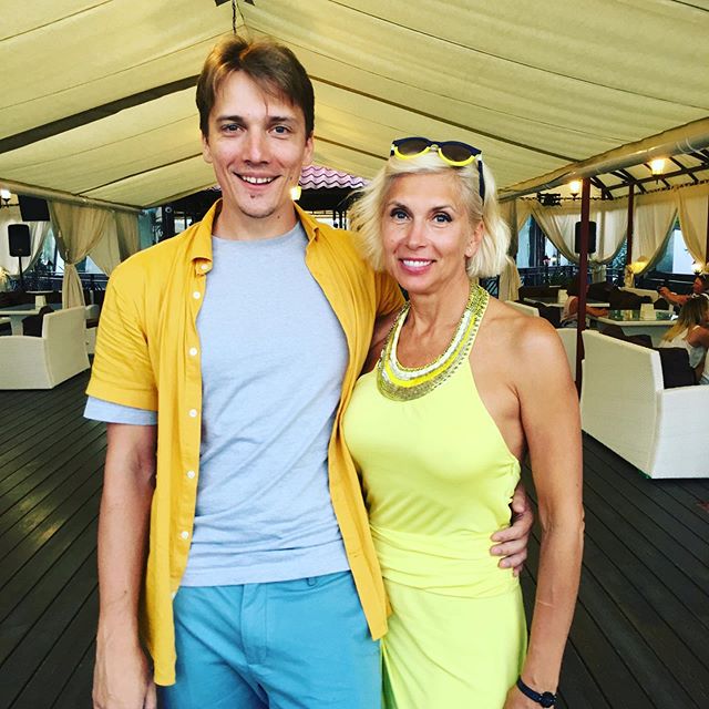 Красавчик! Алена Свиридова с сыном отдыхает на крымском побережье
