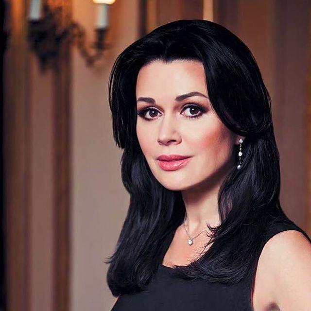 Близкие Анастасии Заворотнюк рассказали о самочувствии актрисы и поблагодарили врачей за ее «вторую жизнь» 