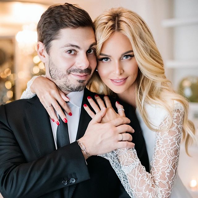 Виктория Лопырева похвасталась свадебными снимками