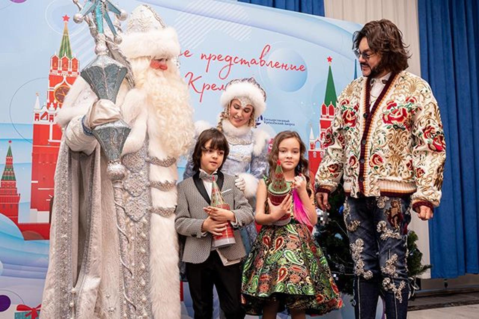 Артист Филипп Киркоров с детьми на Кремлевской елке