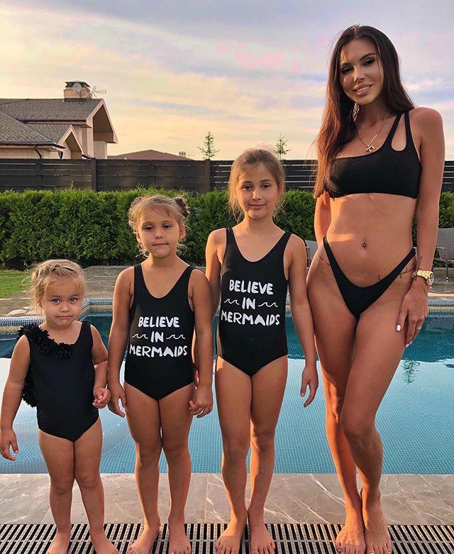Оксана Самойлова с дочками