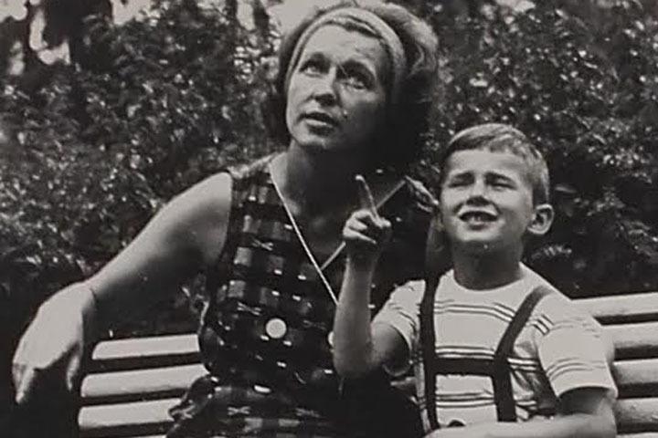 Валентина Леонтьева с сыном