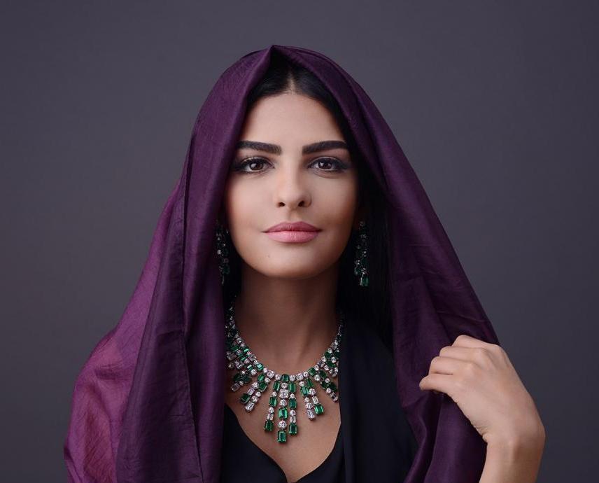 Уйти от принца, снять длинное платье и сесть за руль: правила жизни Саудовской принцессы Амиры