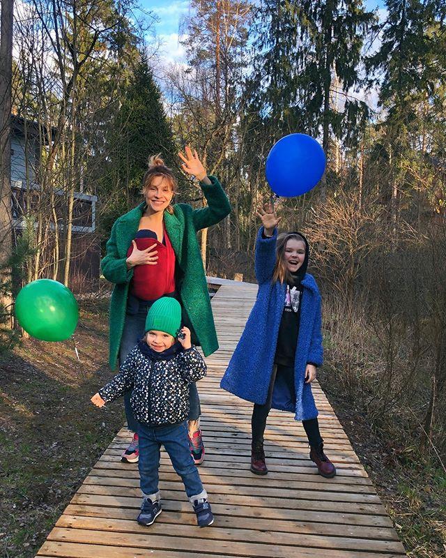 Елена Подкаминская с детьми 