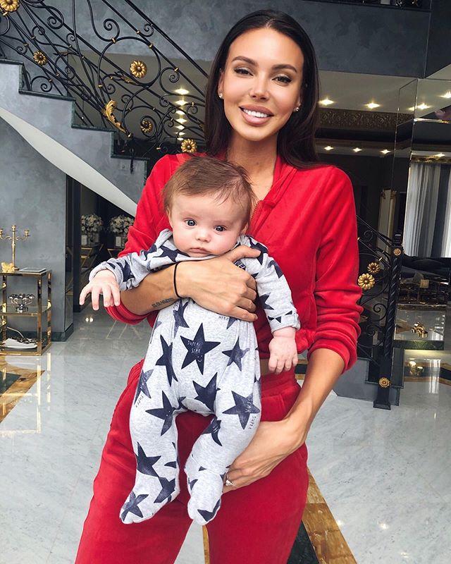 Оксана Самойлова с сыном 