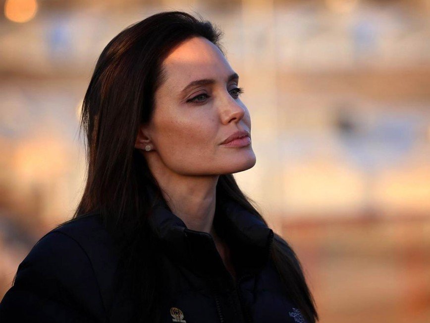 «Она не справляется»: Анджелина Джоли теряет контроль от вопросов о разводе