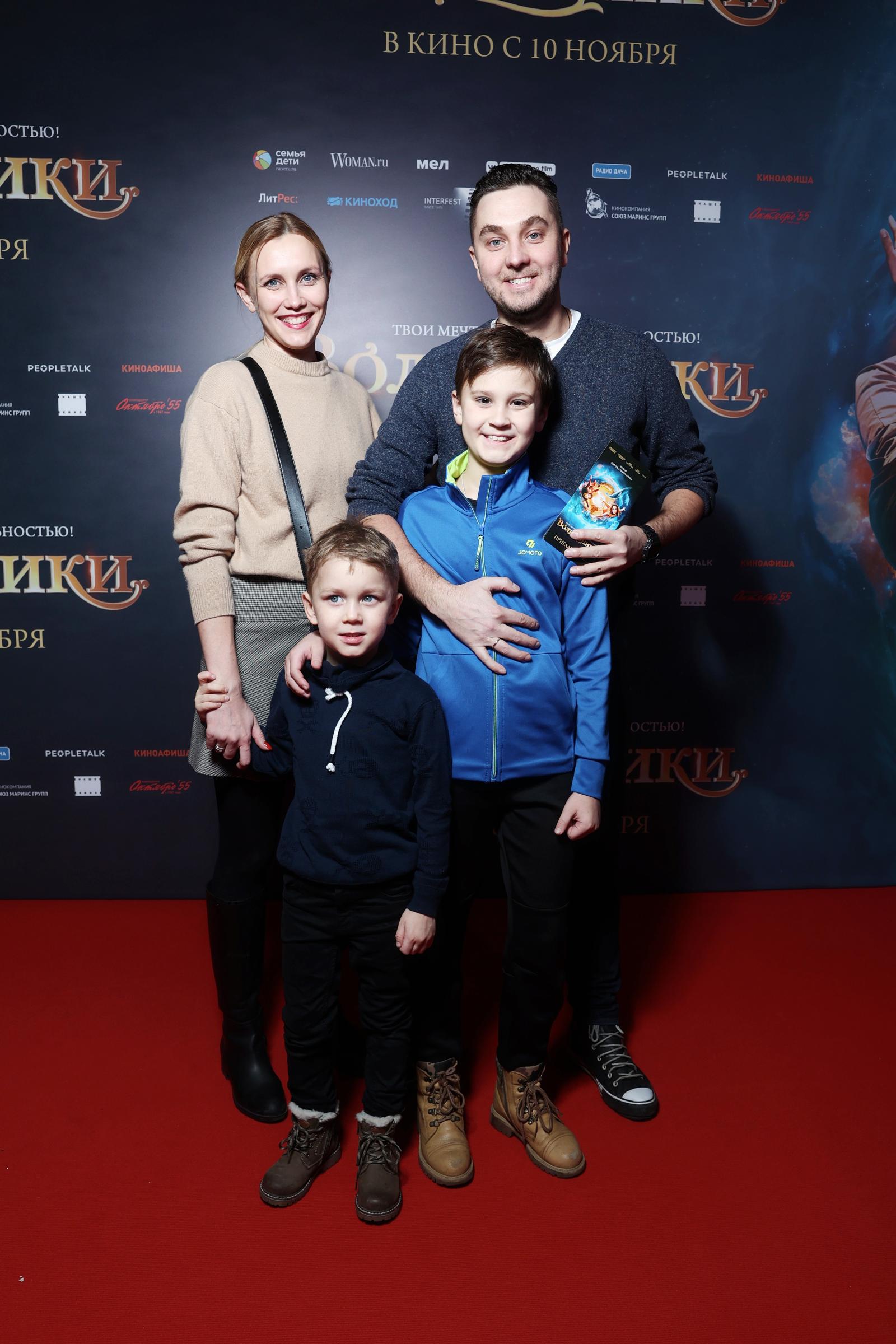 Антон Шурцов с семьей
