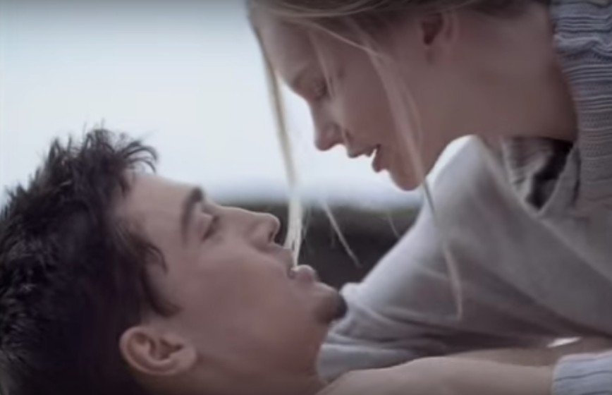 Кадр из клипа на песню "Это была любовь"