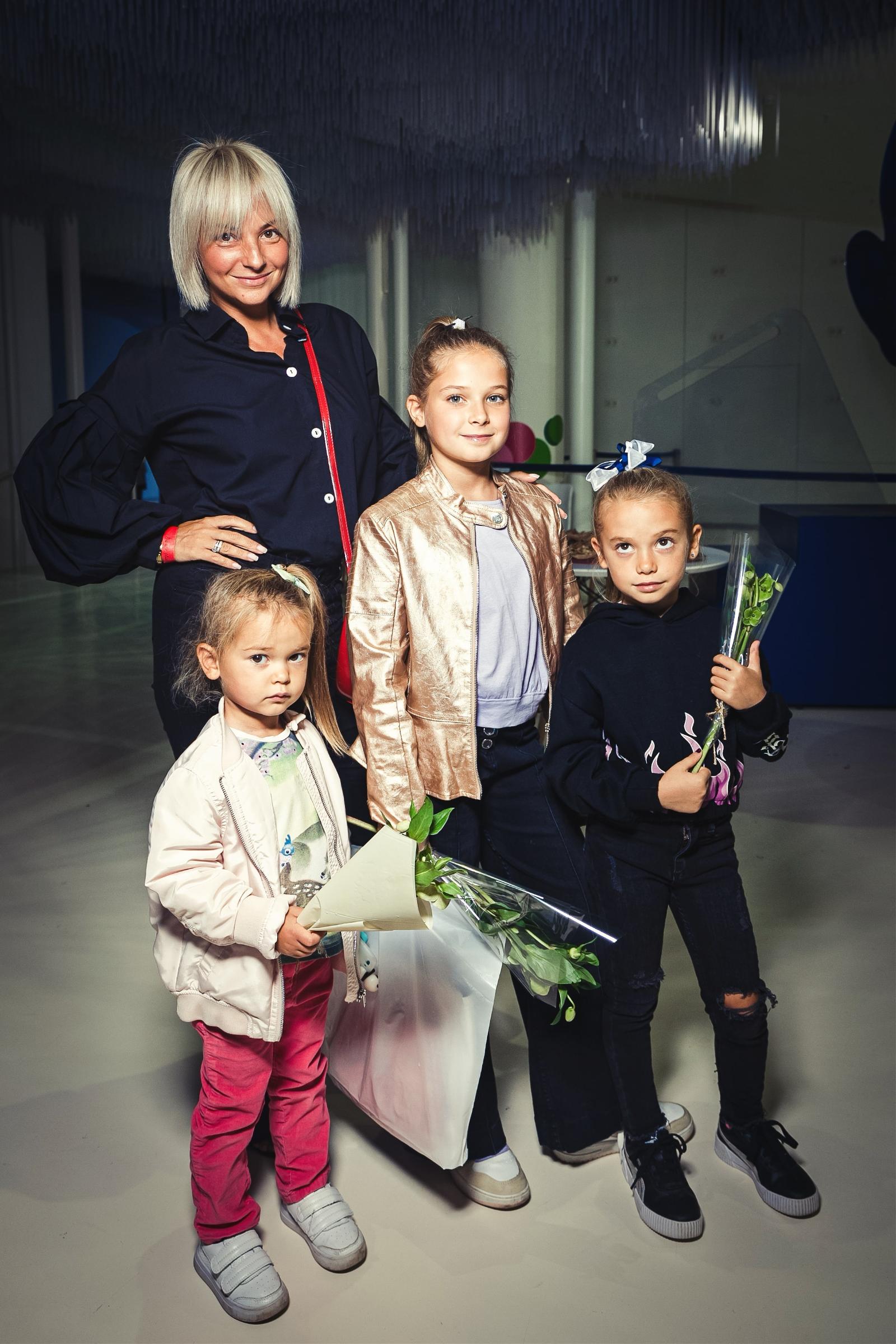 Дарья Сагалова с дочерьми
