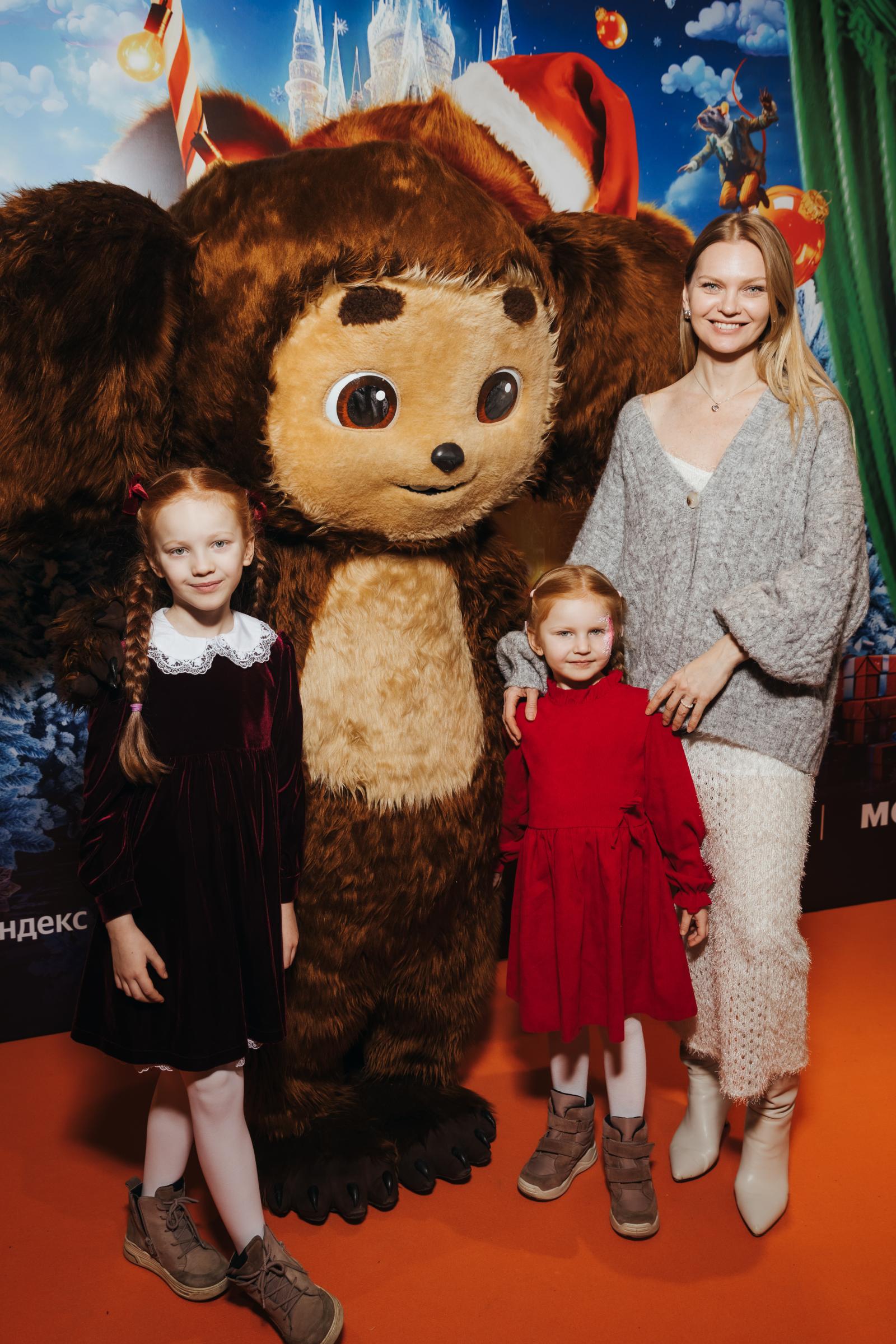 Елена Кулецкая, модель с дочками 