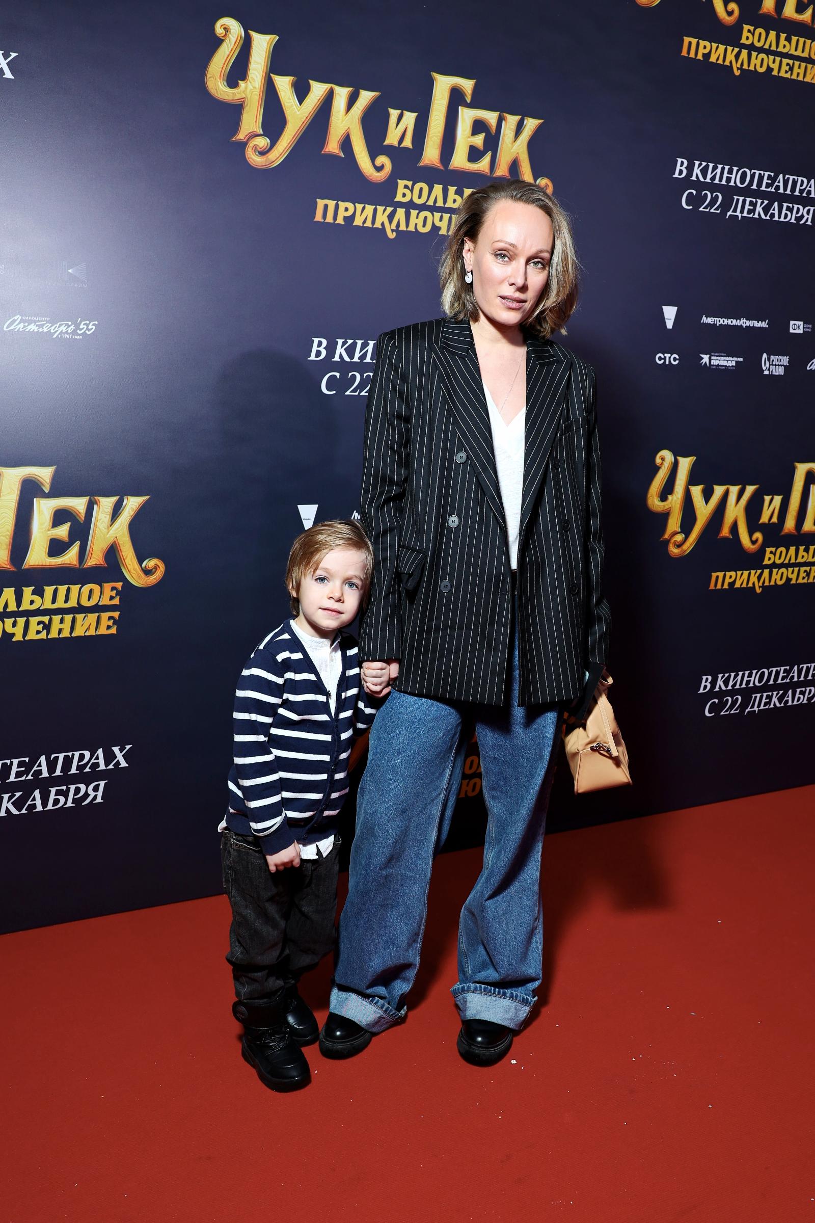 Ольга Ломоносова с ребенком 