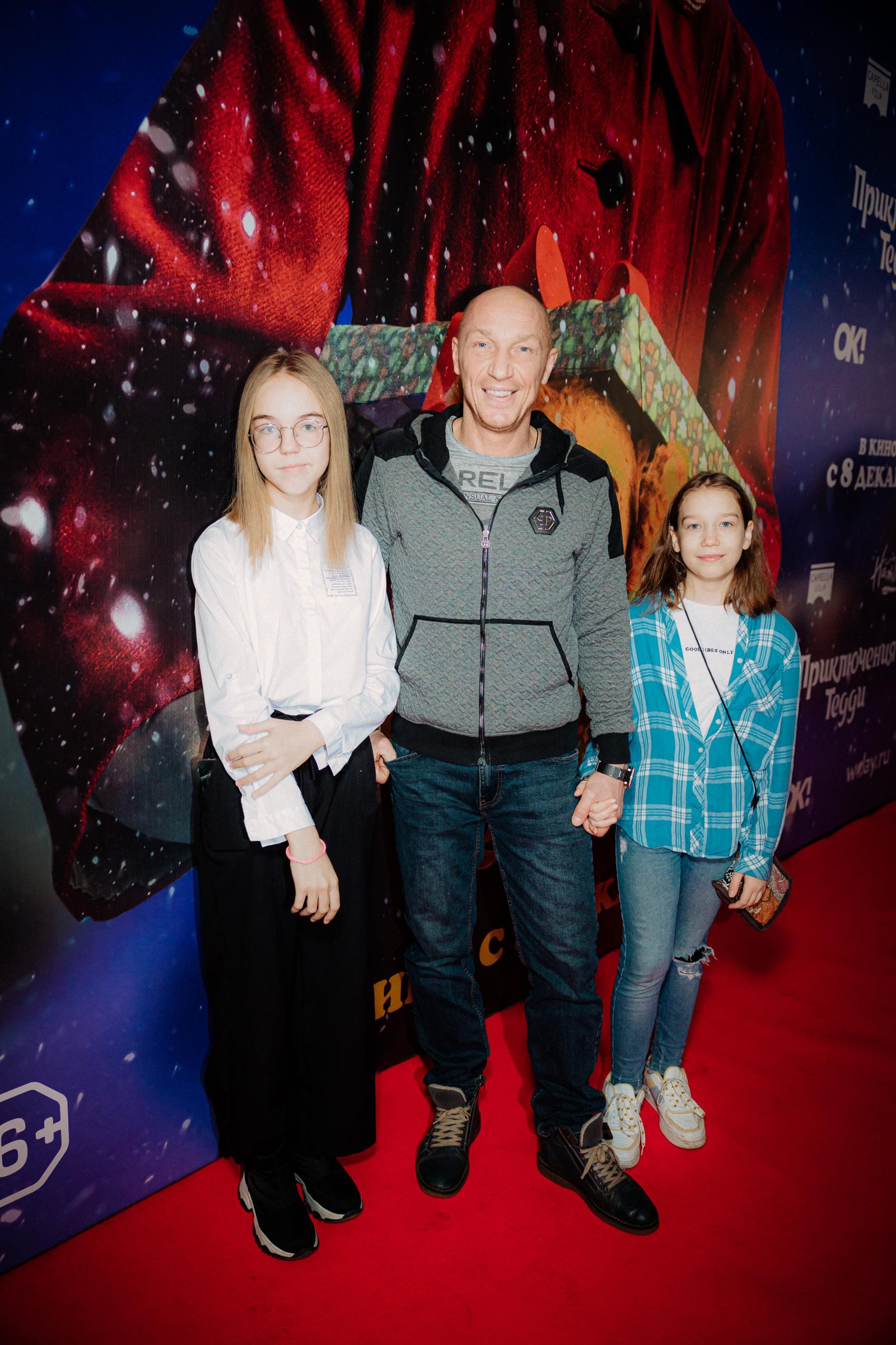 Максим Коновалов с детьми