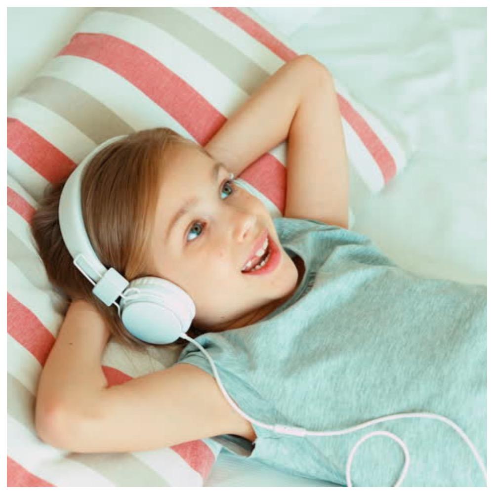 От детей для детей: самые интересные аудиокниги и подкасты 