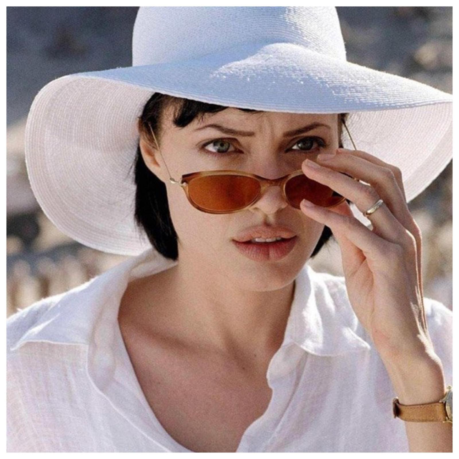 На нем сидела Анджелина Джоли! В сети продают унитаз, которым пользовалась по назначению голливудская актриса