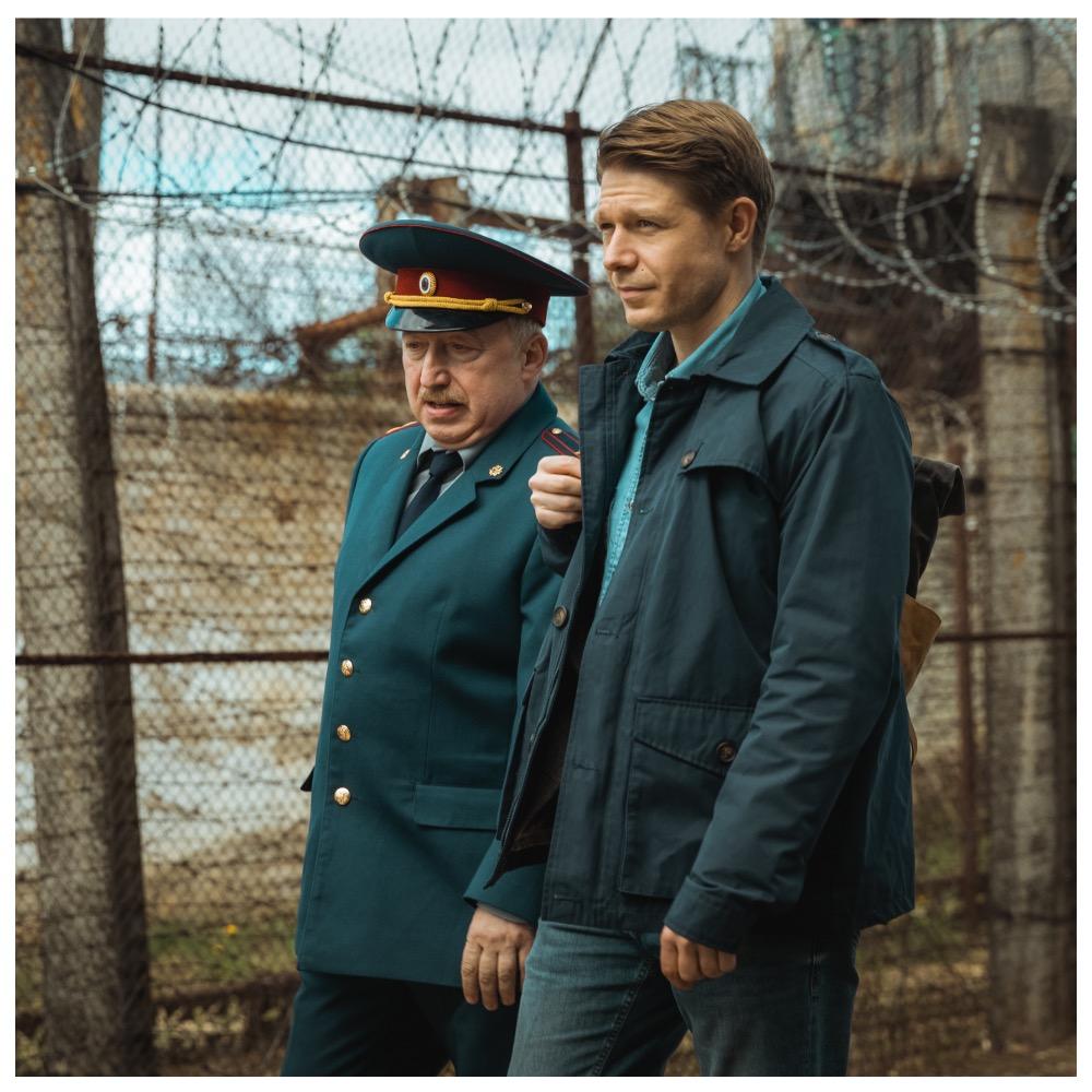Никита Ефремов отправился в колонию к отцу: в сети обсуждают тизер нового комедийного сериала 