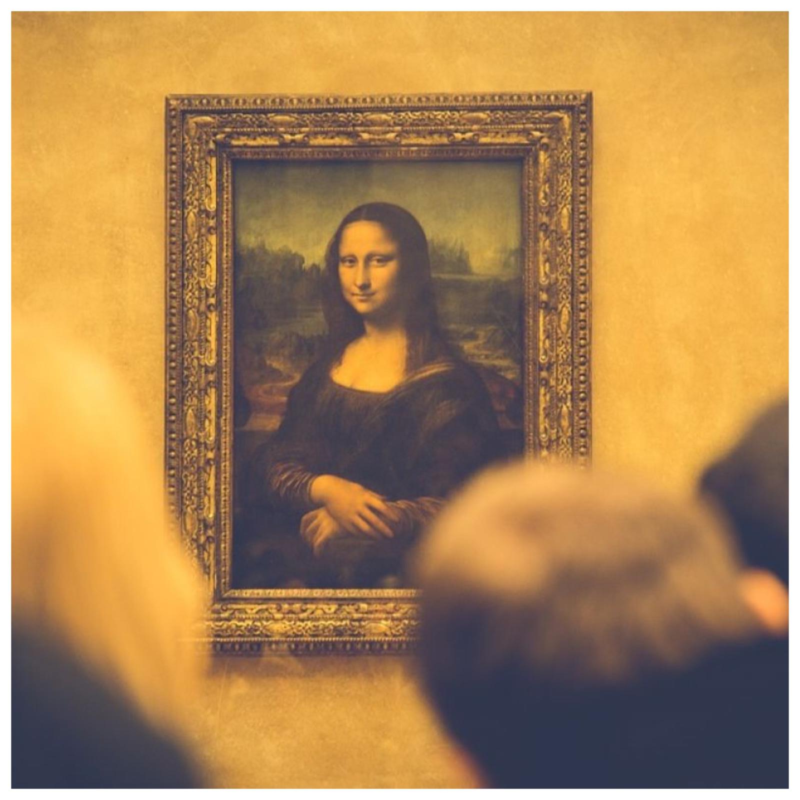 Нападение на «Мона Лизу»! Переодетый в старушку посетитель Лувра испачкал картину тортом