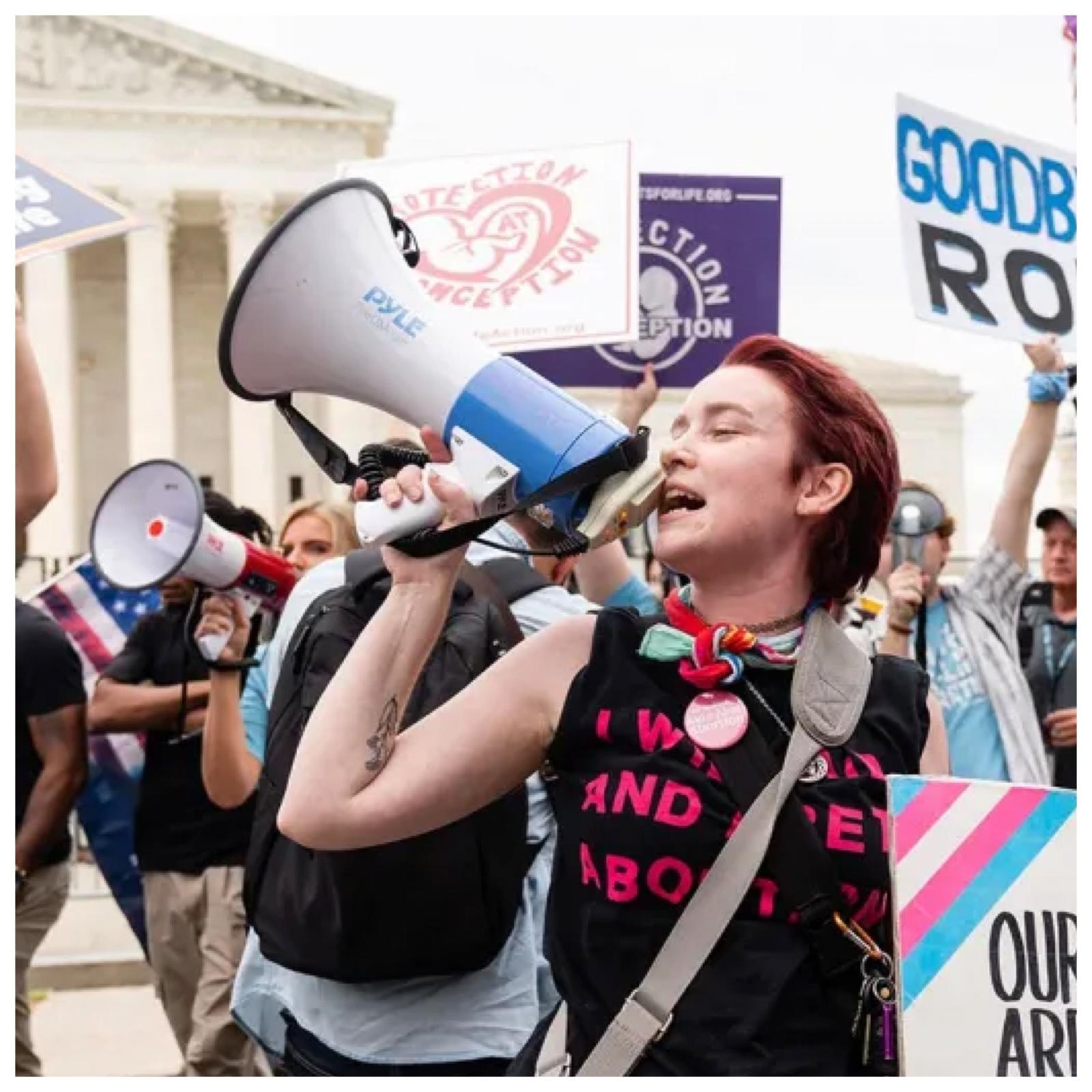 Американцы бунтуют в сети после запрета абортов в США