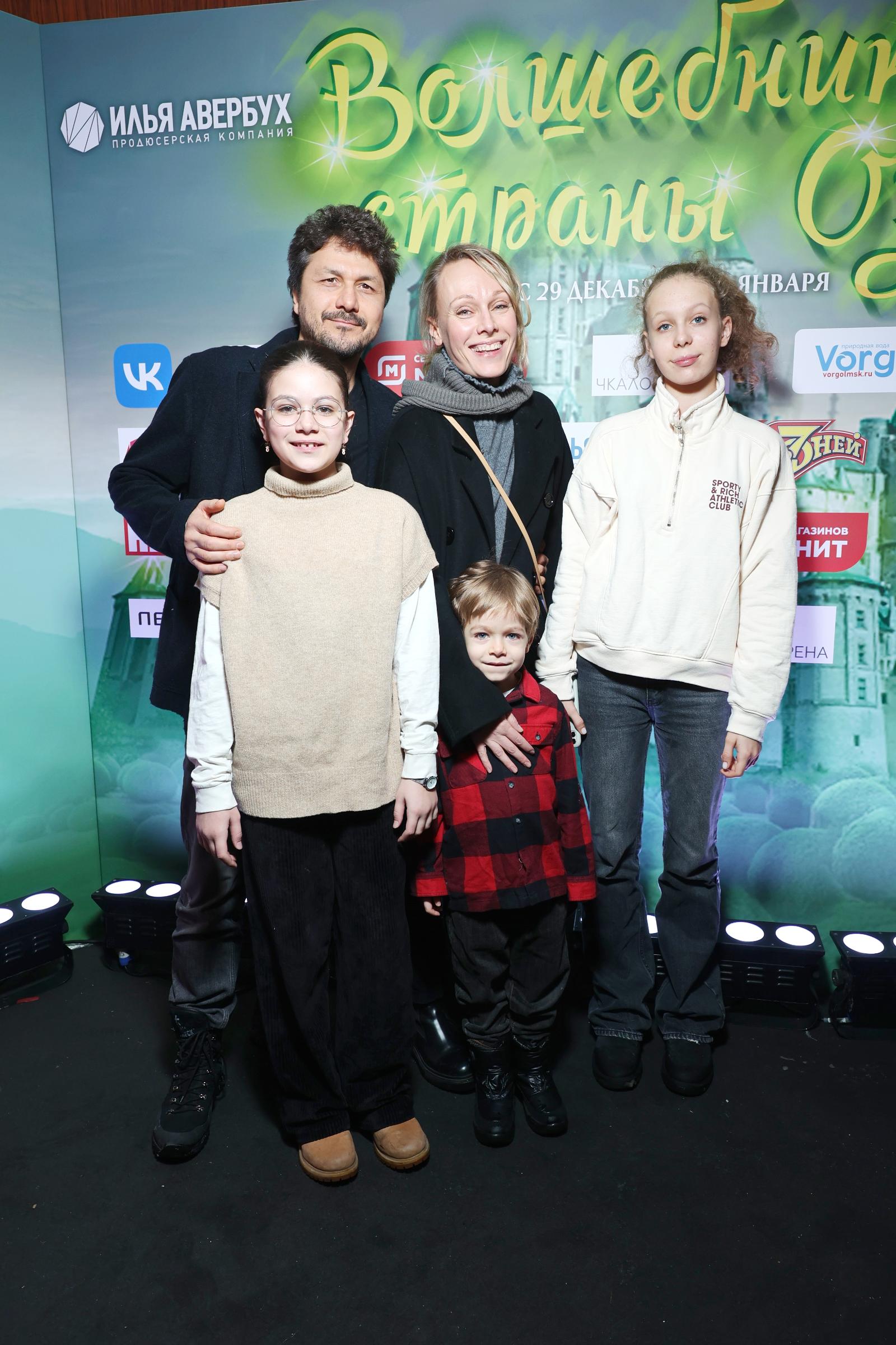 Ольга Ломоносова с семьей 