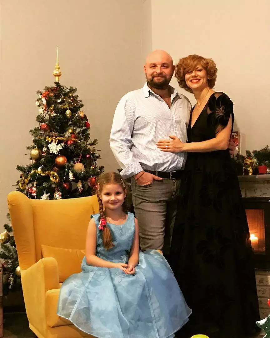 Елена Бирюкова с мужем и дочерью