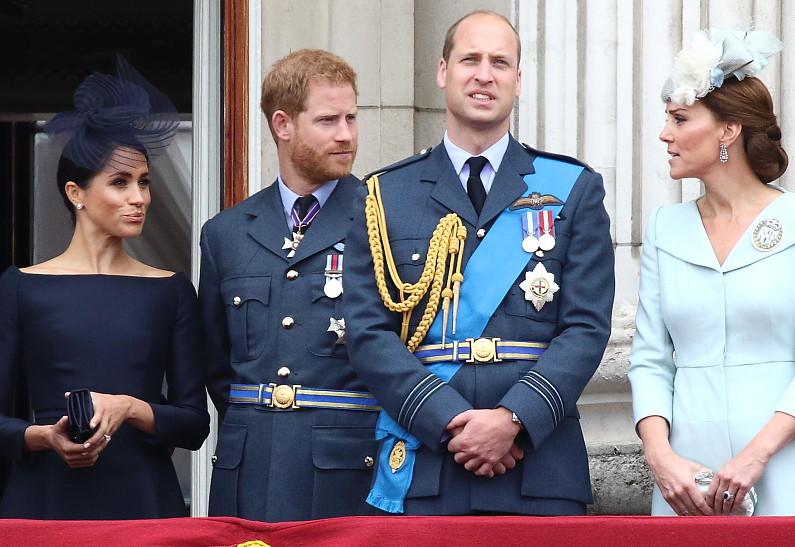 Принц Гарри и принц Уильям с женами