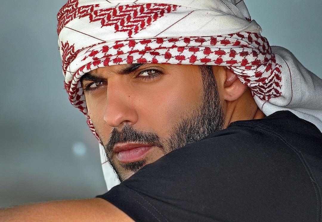 Его выслали из страны за красоту: этот арабский парень вызывает у женщин опасные мысли и желания