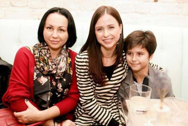 Мирослава Карпович с мамой и младшим братом 