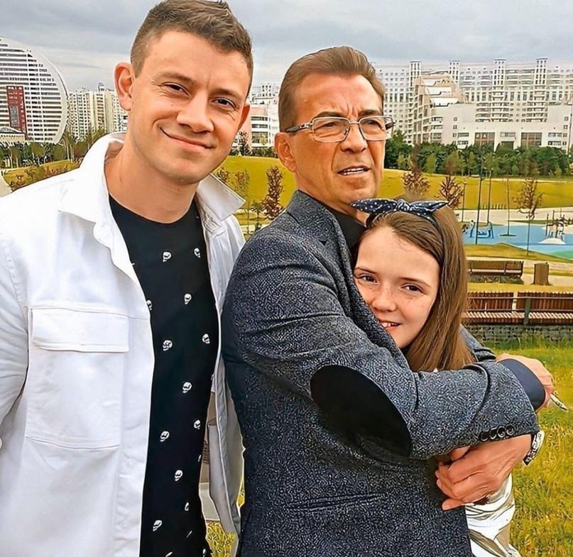 Звезда «Сватов» Николай Добрынин опубликовал редкое фото жены с дочерью