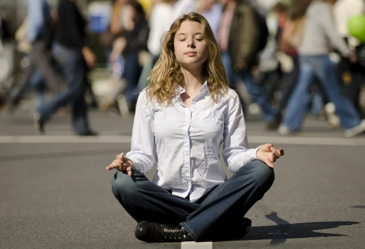 Медитации многим даются с трудом, но если приучить себя замедляться и не пугаться своей внутренней тишины