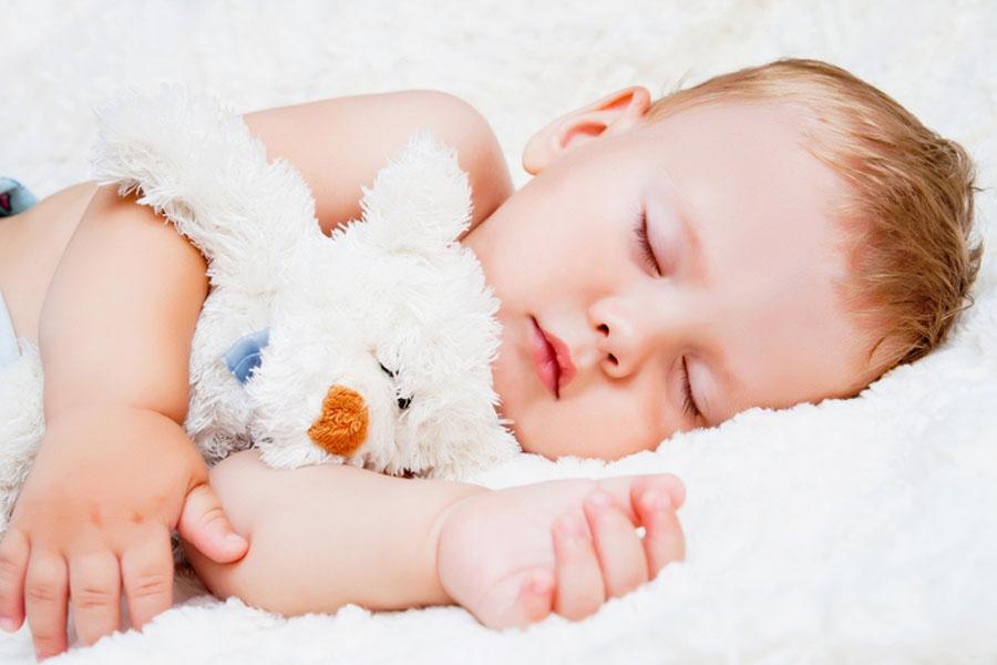 Многие грамотные неврологи сами направляют родителей к консультантам по сну