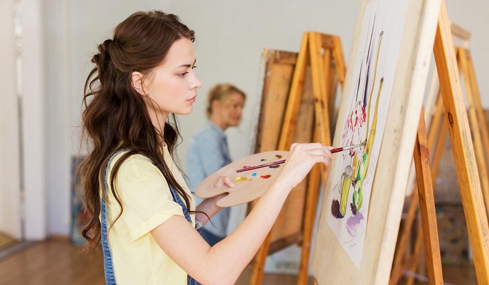 Около сотни лет назад в образование женщин обязательно входили уроки живописи и  рисования