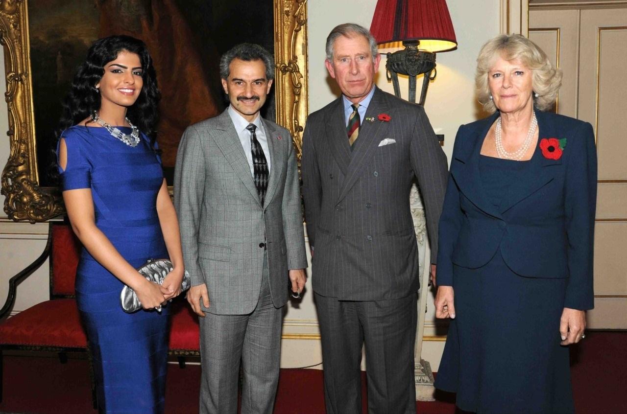 Амира Аль-Тавил с принцем Аль-Валида ибн Талал, с принцем Чарльзом и Камиллой Паркер-Боулз