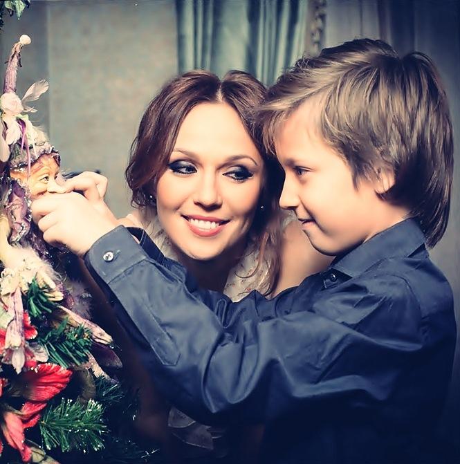 Альбина Джанабаева с сыном Лукой