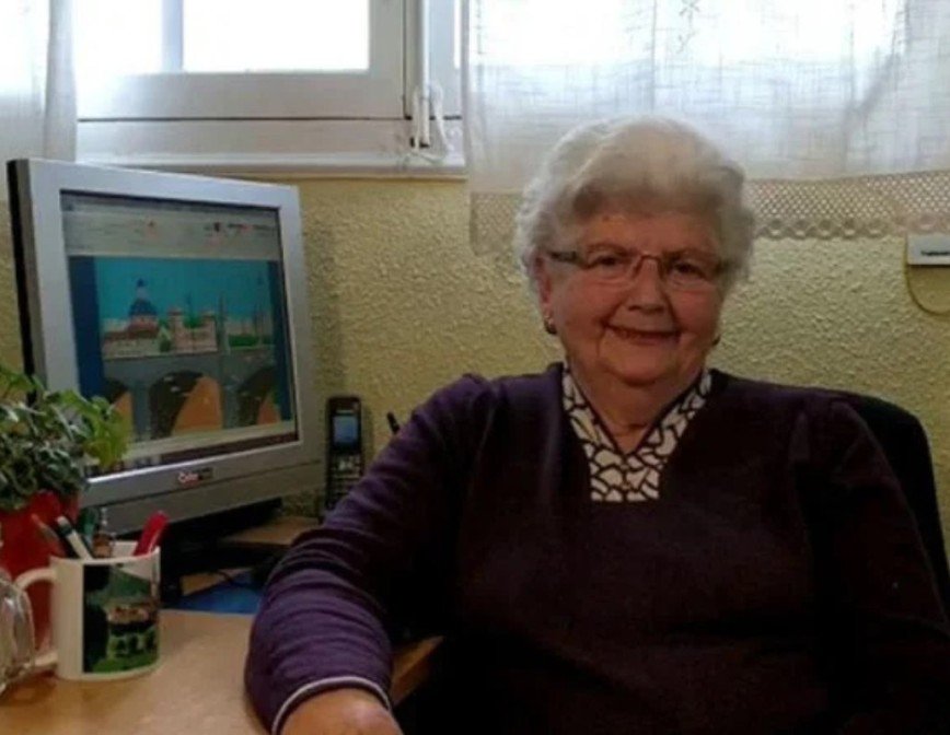 87-летняя испанка стала популярной в интернете благодаря рисункам в Paint 