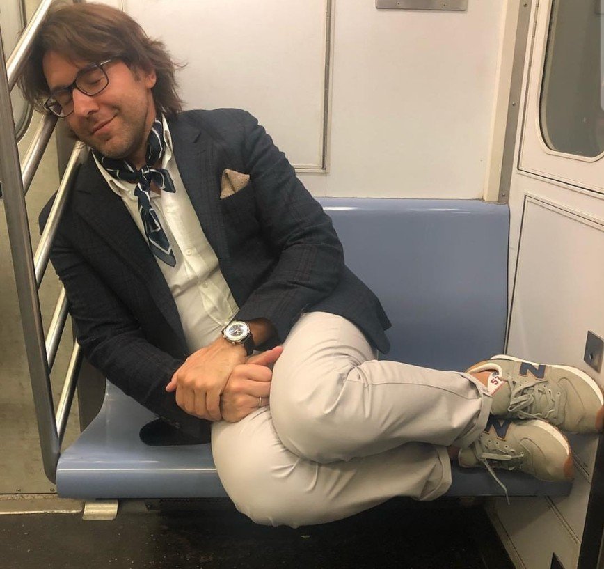 В нашем метро спать удобнее: Андрей Малахов опробовал сидения в нью-йоркской подземке 