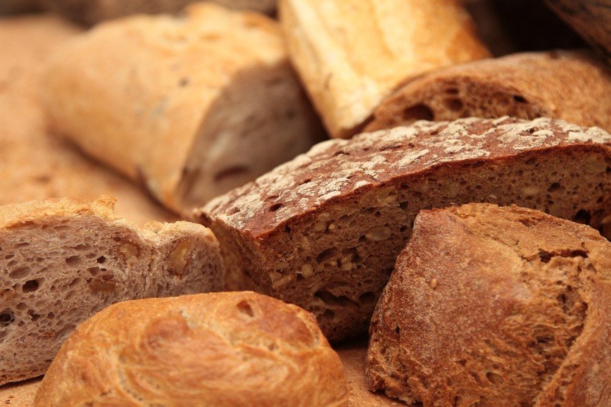 О каких вредных добавках умалчивают производители хлеба