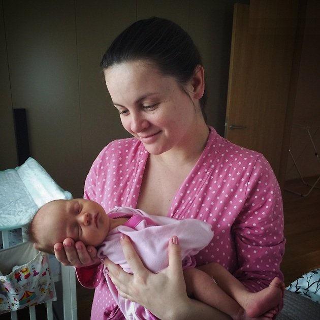 Юлия Проскурякова показала первое фото своей дочери в роддоме