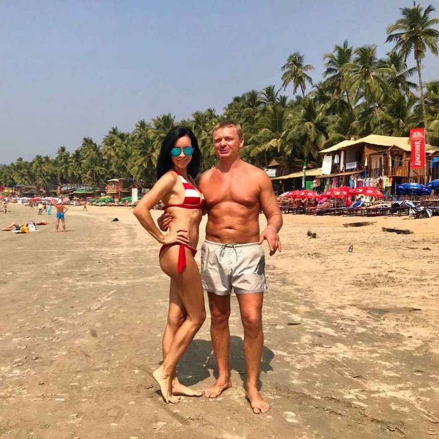 Разве это его жена?»: фанатов смутило фото Владимира Сычева со знойной  брюнеткой