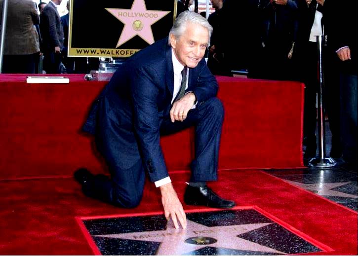 Майкл Дуглас получил именную звезду на Аллее славы Голливуда