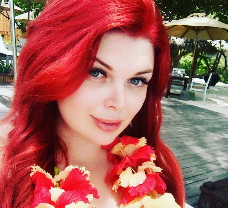Осенние перемены: Юлия Рыбакова покрасила волосы в красный