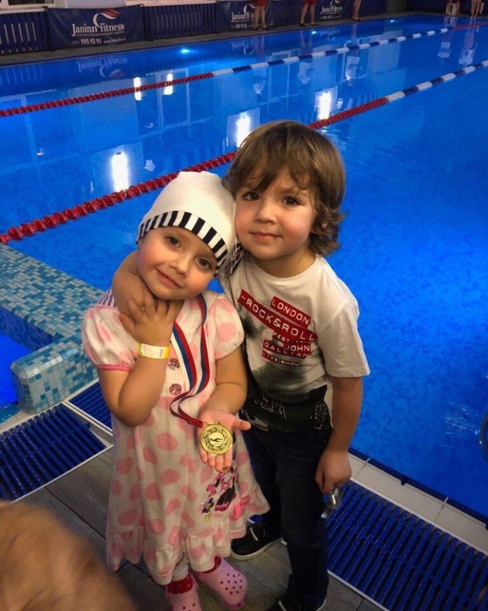 «Молодец!»: Алла Пугачева похвасталась первой медалью младшей дочери Лизы