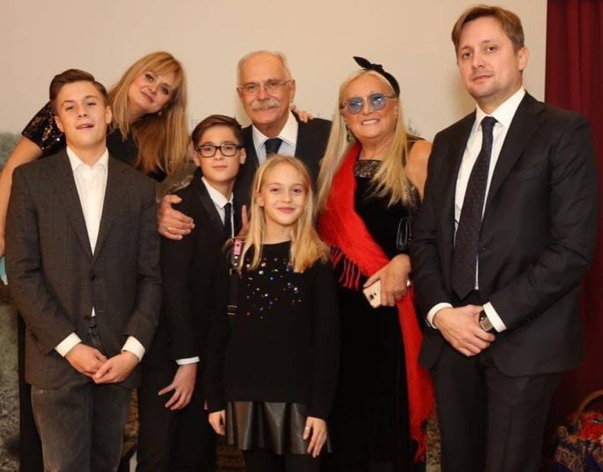 Татьяна Михалкова поделилась редкими семейными фото с внуками