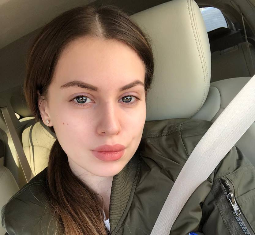 Александра Артемова перестала краситься по просьбе мужа