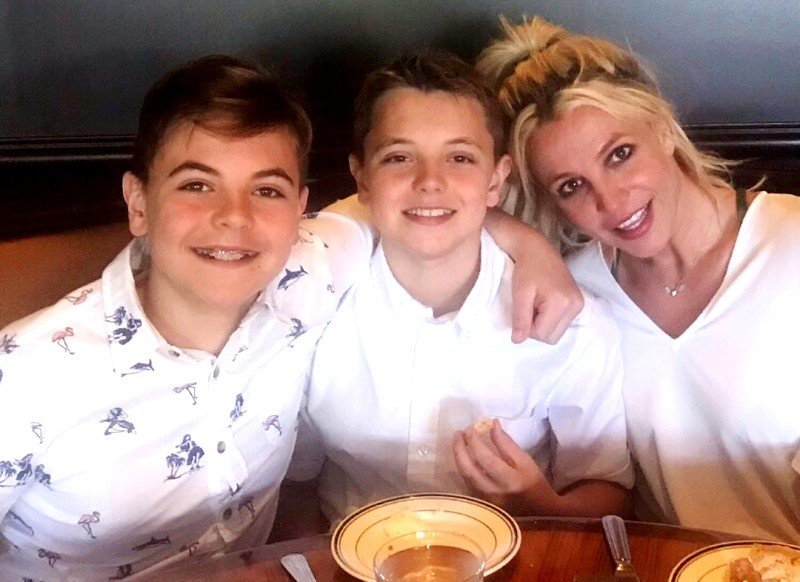 «На папу своего похожи!»: Бритни Спирс показала подросших сыновей