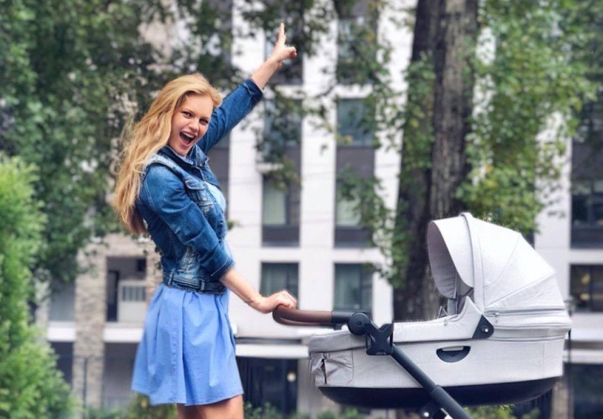 О спорте речи пока нет: Елена Кулецкая не спешит худеть после родов