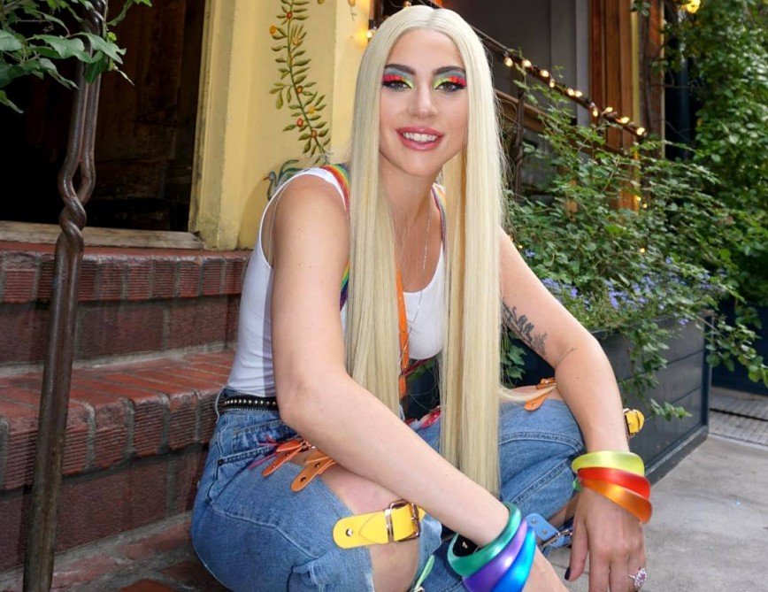Надо мной смеялись: Леди Гага вспомнила издевки сверстников в школе