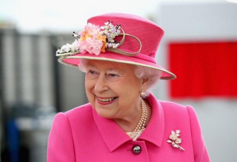 «Свадьбе быть!»: Елизавета II одобрила брак принца Гарри с Меган Маркл