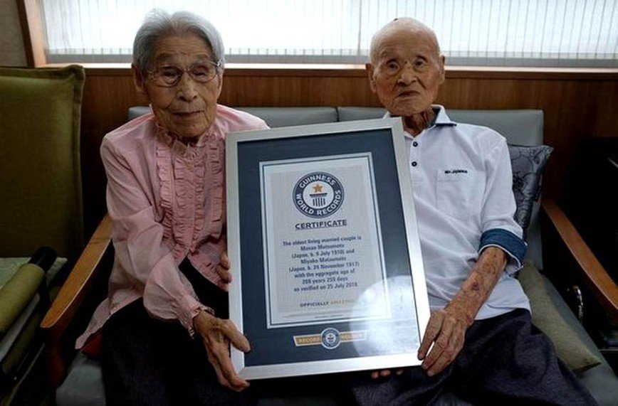 Прожившая 81 год в браке пара из Японии поделилась секретом семейного счастья