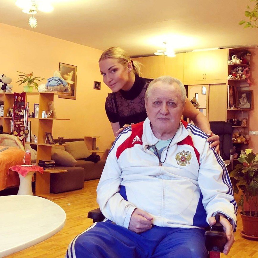 «Вряд ли это взаимно»: Волочкова рассказала, как гордится своим отцом